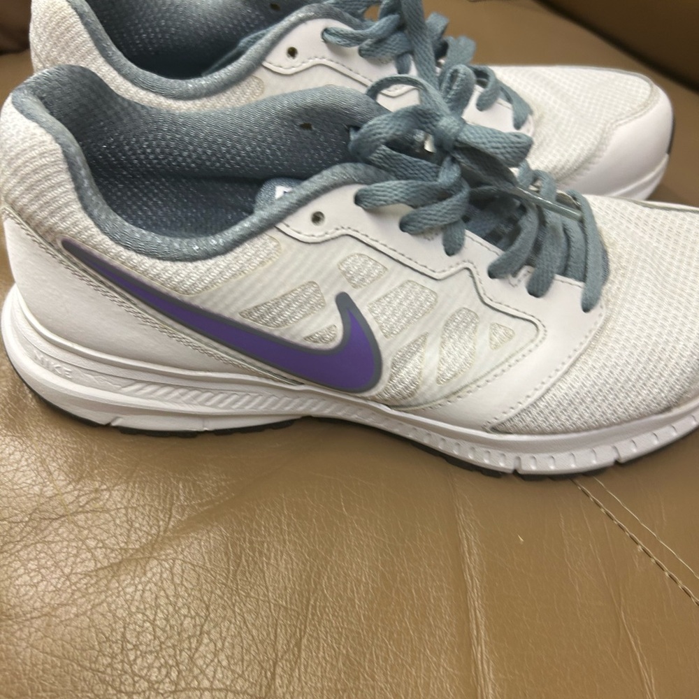 Nike Women's White and Purple Athletic Shoes